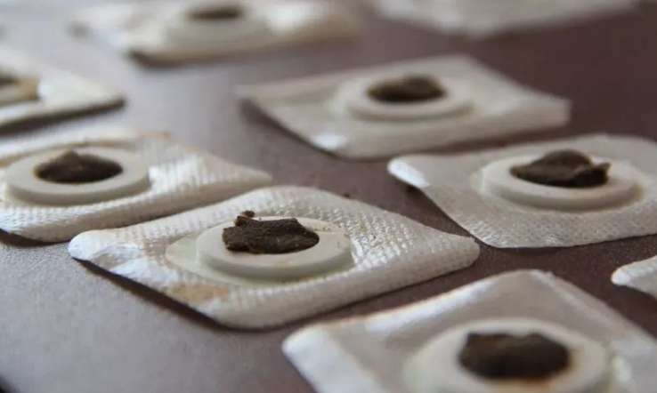 三九貼生產(chǎn)廠家，專業(yè)生產(chǎn)膏貼產(chǎn)品，滿足您的個性化需求。